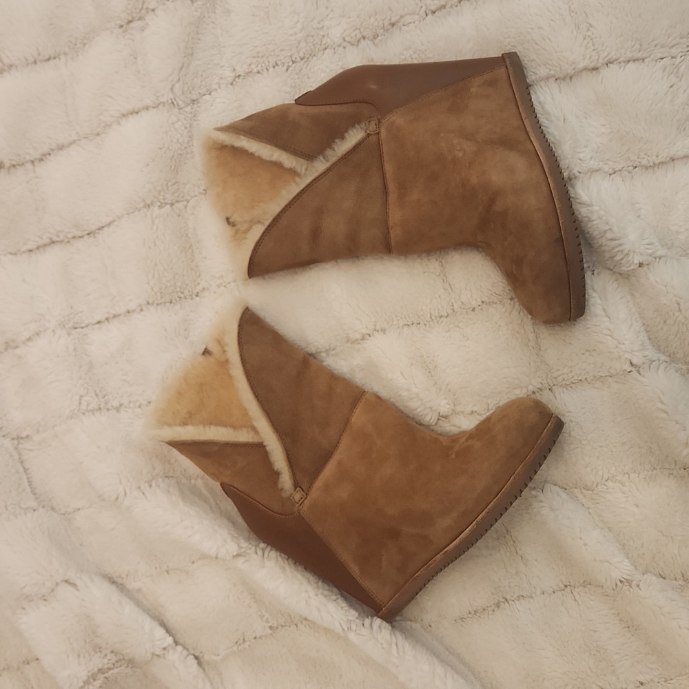 UGG Classic Mondri Cuff Chestnut Boots - Women's